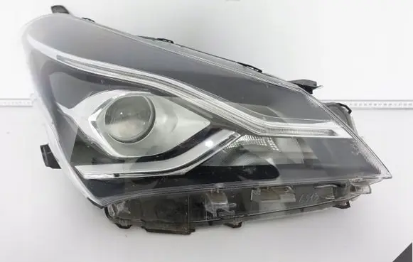 Toyota Yaris Headlight/headlamp