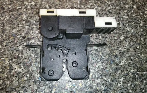 Renault Scenic I Tailgate/trunk/boot lock/catch/latch 7700430941