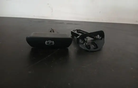 Volvo XC90 Hand brake release handle 8683963 1264