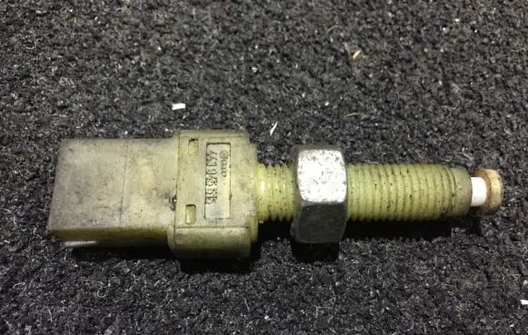 Audi A4 S4 B5 8D Brake pedal sensor switch 4a0945515a