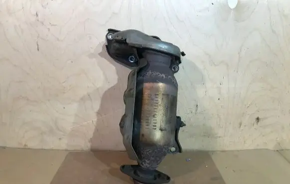 Peugeot 107 Exhaust manifold 0Q010