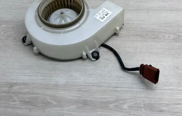 Volkswagen Touareg II Hybrid/electric vehicle battery fan 7P0907463
