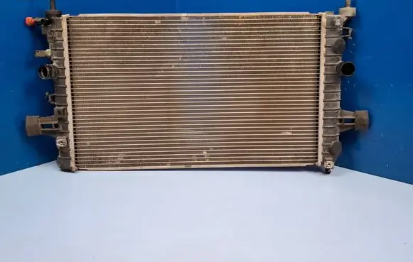 Opel Astra H Coolant radiator 13170110