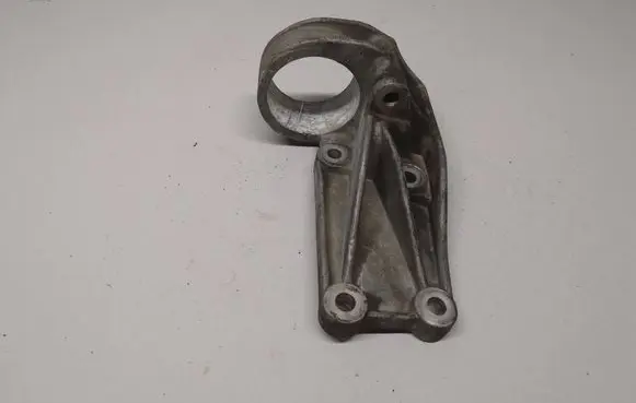 Engine mounting bracket