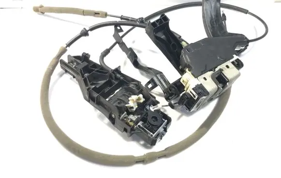 Chrysler Pacifica Front door lock 30359021