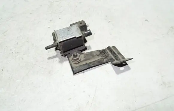 BMW X5 E53 Turbo solenoid valve 72234013 1742711