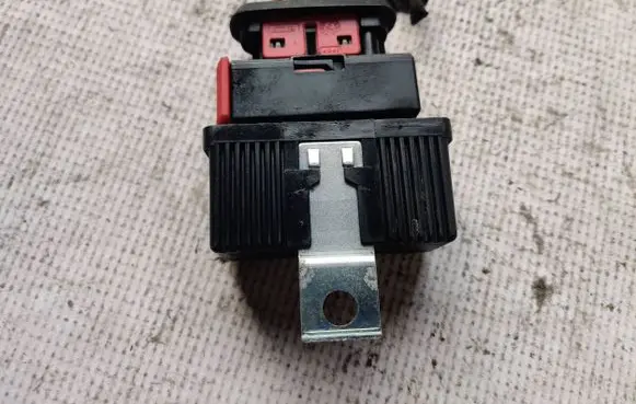 Volkswagen Golf V Coolant fan relay 01345962080