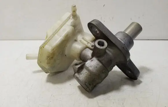 Master brake cylinder