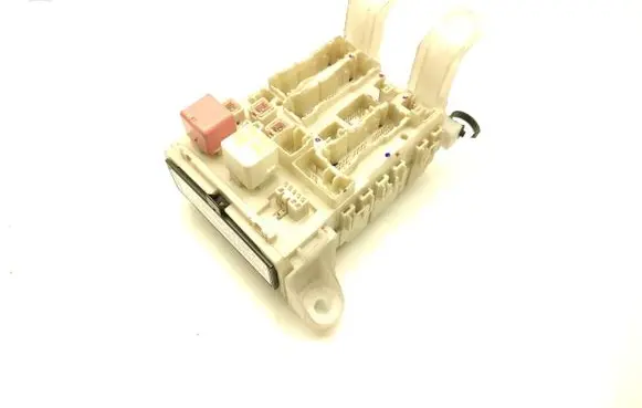 Toyota RAV 4 (XA30) Fuse module 82730-42020