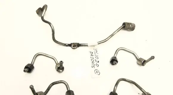 Fuel injector supply line/pipe