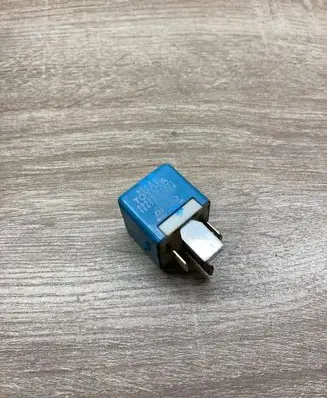 Toyota Avensis T250 Other relay 9008087031
