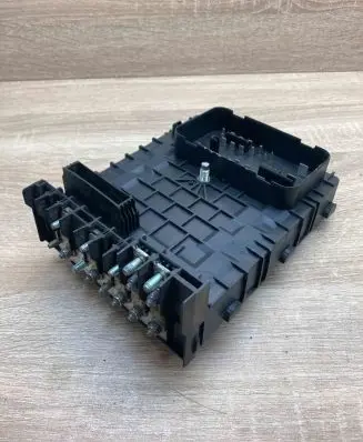 Volkswagen Golf V Fuse module 1K0937125 1718307 265034240
