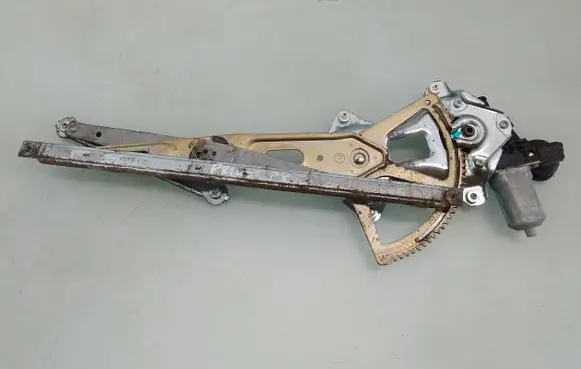 Toyota Prius (NHW20) Front door window regulator with motor 8512058010