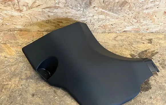Foot area side trim
