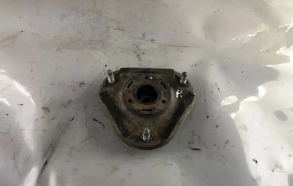 Toyota Auris 150 Front upper strut mount 