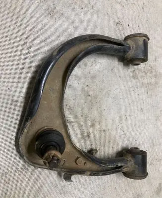 Toyota Hilux VIII Front upper control arm/wishbone 
