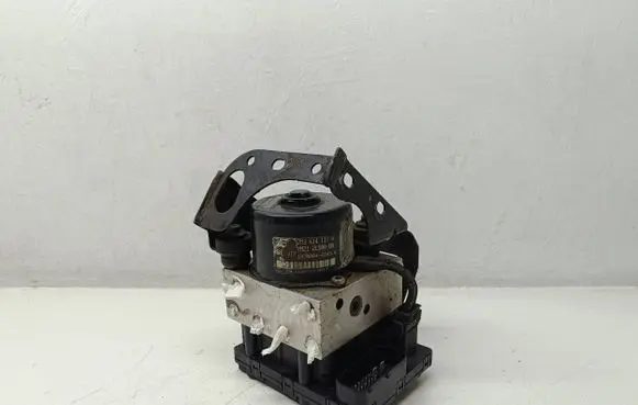 Volkswagen Golf IV ABS Pump 1J0907379P MLS1B09Y02 5WK8476
