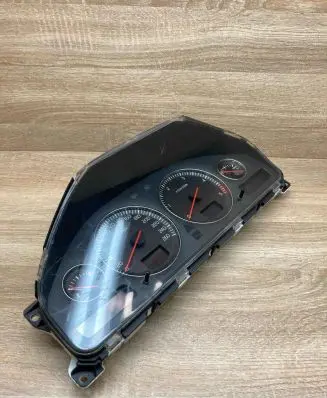 Volvo V70 Speedometer (instrument cluster) 30682277