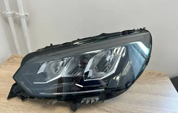 Peugeot 2008 II Headlight/headlamp 9833036380