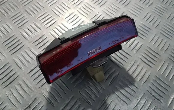 Nissan Primera Third/center stoplight 270275