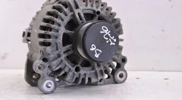 Volkswagen PASSAT B6 Generator/alternator 06F903023C
