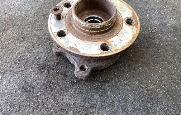 Volvo V70 Rear wheel hub