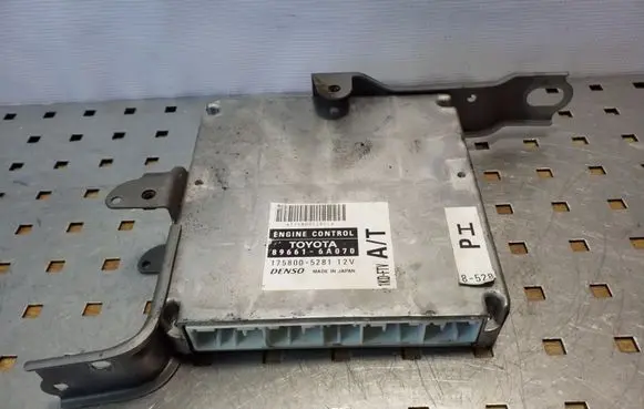 Toyota Land Cruiser (J120) Engine control unit/module 1758005281 896616A070