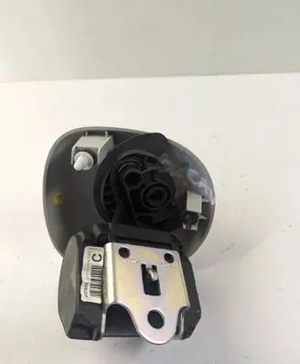 Volkswagen Touran II Rear seatbelt 6047883