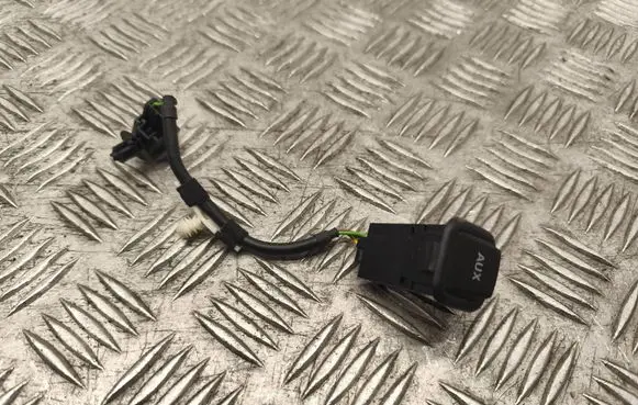 Audi A4 S4 B8 8K AUX in-socket connector 8K0035474