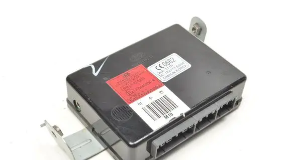 Hyundai Tucson JM Trunk lid opening control unit 95400-2E241