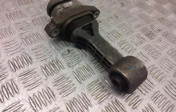 Hyundai i40 Engine mounting bracket