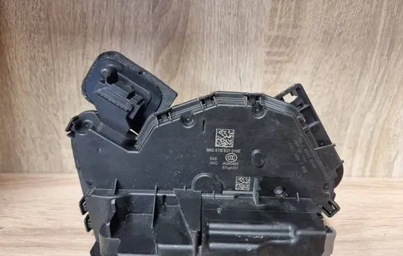 Audi Q3 F3 Front door lock 5TB837016E