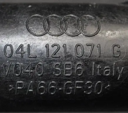 Audi A4 S4 B9 8W Engine coolant pipe/hose 04L121071G