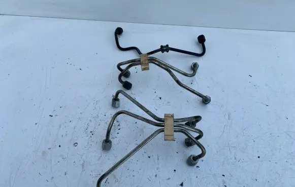Volvo V70 Fuel injector supply line/pipe 