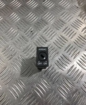 Passenger airbag on/off switch