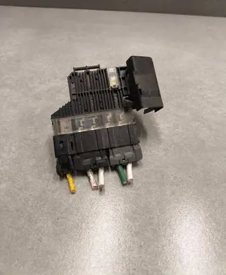 Nissan Leaf I (ZE0) Battery relay fuse 