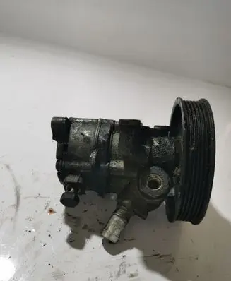 Mercedes-Benz Vito Viano W447 Power steering pump A6112300115