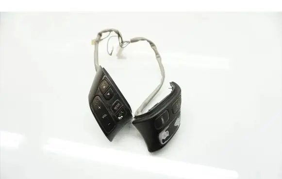Mazda 5 Steering wheel buttons/switches 153769