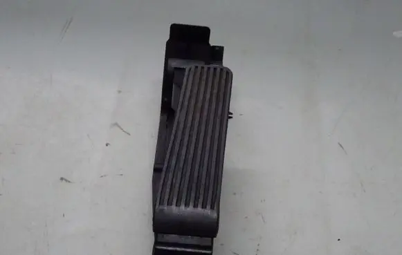 Mercedes-Benz CLS C219 Accelerator throttle pedal A2113000504 A2083010001 1293010382