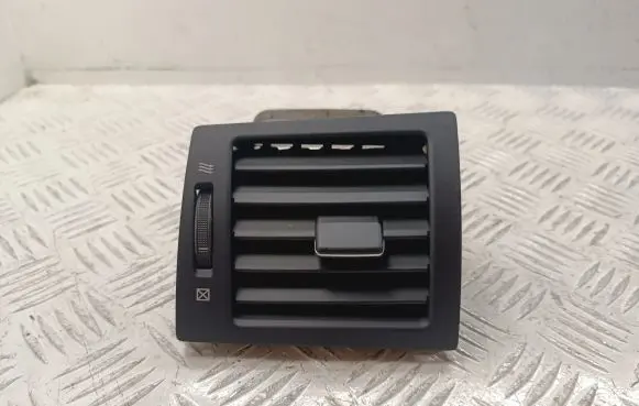 Toyota Avensis T270 Dashboard side air vent grill/cover trim 5566005100C0 5566005100