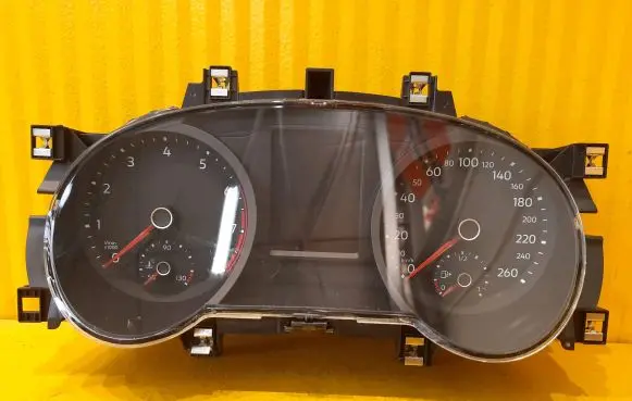 Volkswagen Tiguan Speedometer (instrument cluster) 5NA920740D