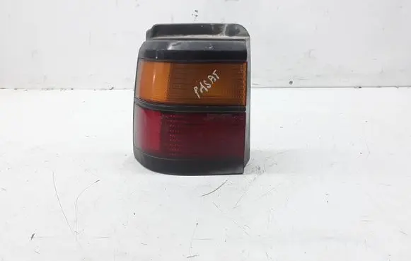 Volkswagen PASSAT B3 Rear/tail lights 333945111