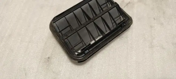 Dacia Sandero III Quarter panel pressure vent 7700838358