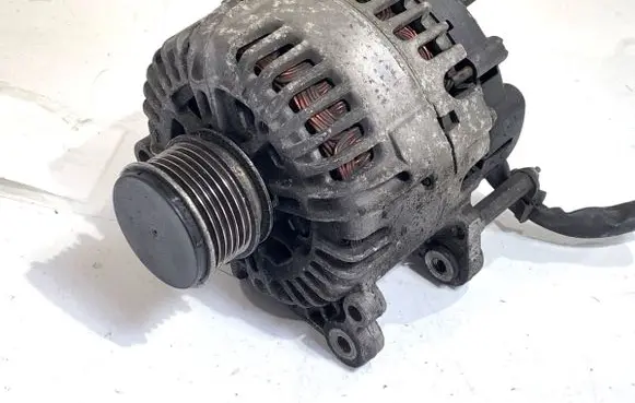 Volkswagen Touran I Generator/alternator 06F903023C