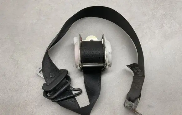 Opel Zafira A Rear seatbelt 365138902 CFR8215