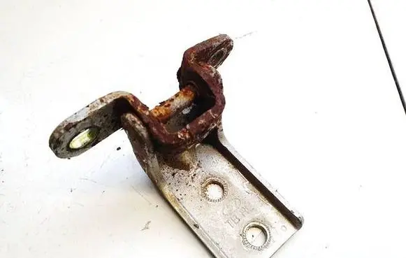 Hyundai Getz Rear door lower hinge