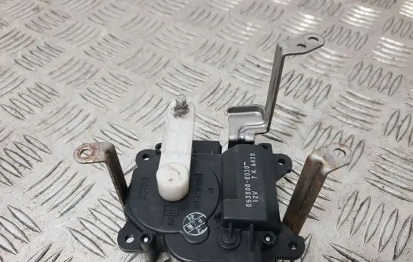 Subaru Outback Air flap motor/actuator 0638000030