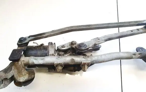 Nissan Note (E11) Front wiper linkage and motor