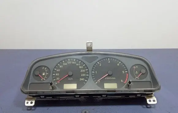 Toyota Avensis T220 Speedometer (instrument cluster) 83800-85810
