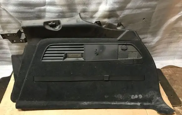 Volkswagen Touareg II Trunk/boot lower side trim panel 7P6867038